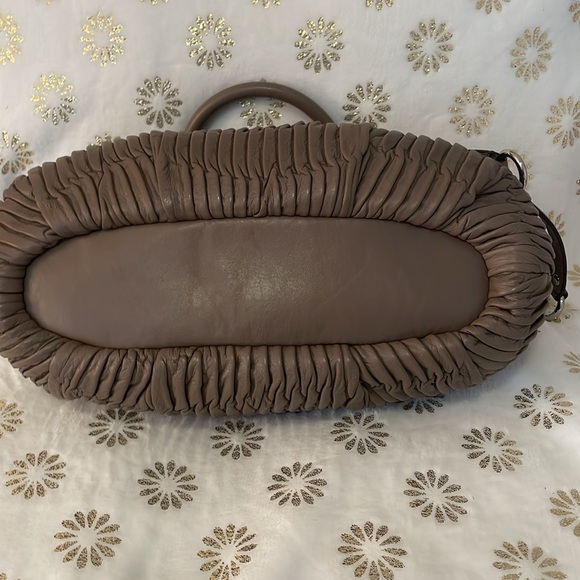 Coach Madison l at her bag. Grey/taupe. Silver hardware. As new. - Picture 3 of 3